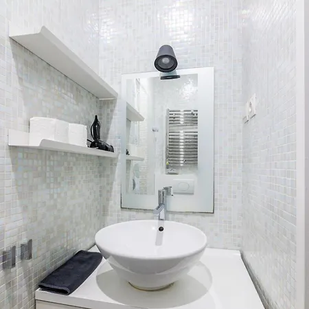 Luxurious 1 Bedroom Republique Vinaigriers Free Netflix *
